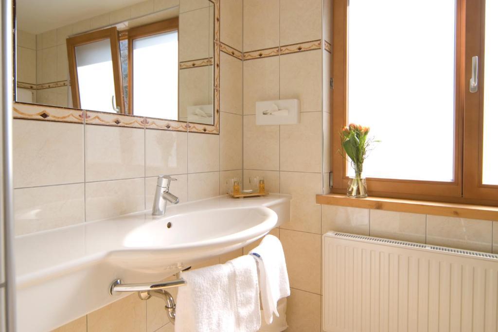 Huber Hotel Tramserhof Landeck Room photo
